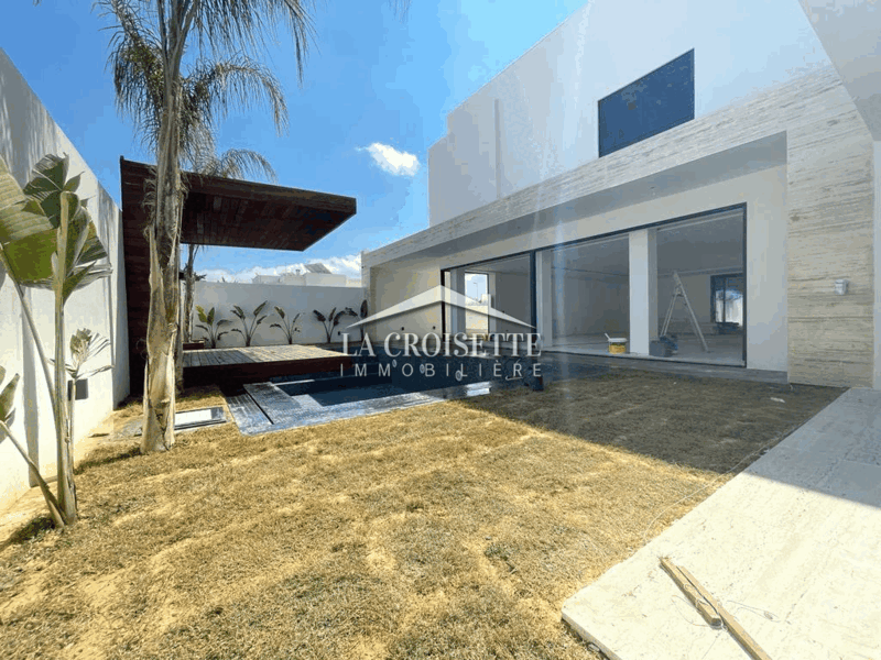 Villa S+5 avec piscine à La Soukra